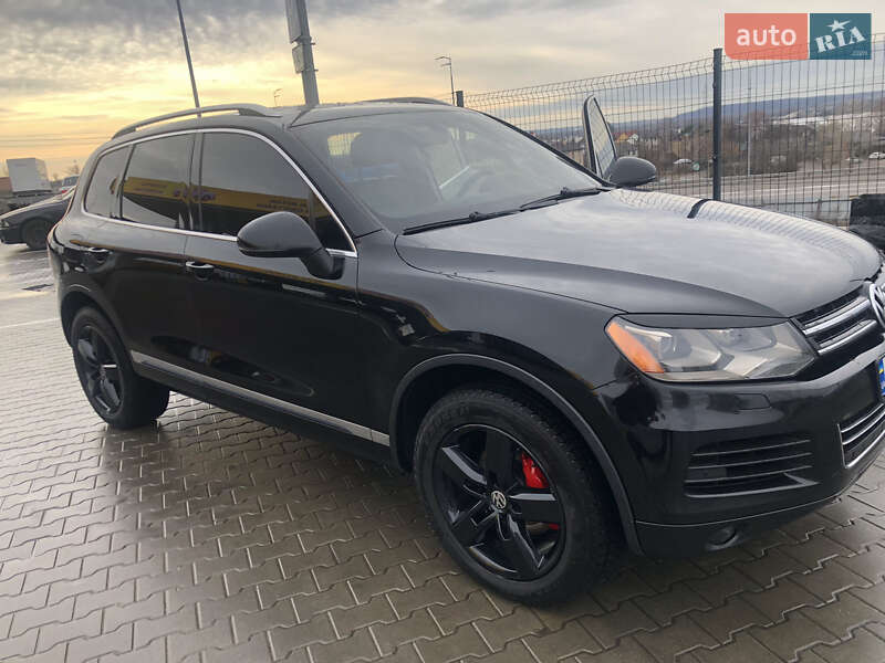 Позашляховик / Кросовер Volkswagen Touareg 2011 в Києві