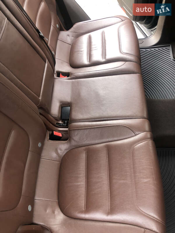 Позашляховик / Кросовер Volkswagen Touareg 2011 в Києві