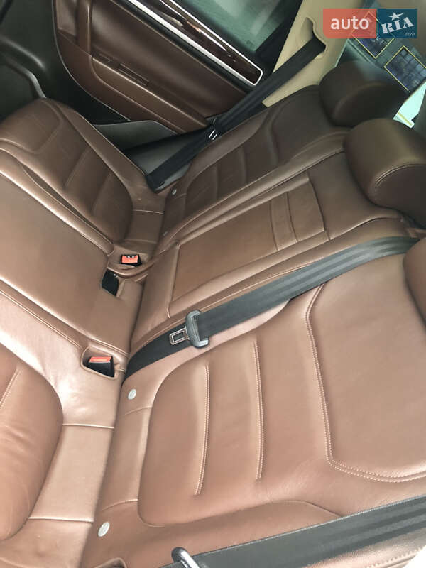 Позашляховик / Кросовер Volkswagen Touareg 2011 в Києві