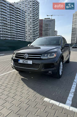 Позашляховик / Кросовер Volkswagen Touareg 2012 в Києві