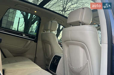 Внедорожник / Кроссовер Volkswagen Touareg 2012 в Днепре