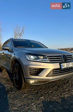 Позашляховик / Кросовер Volkswagen Touareg 2015 в Ставищі