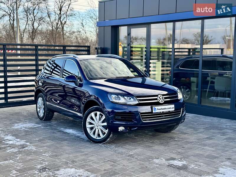 Внедорожник / Кроссовер Volkswagen Touareg 2014 в Ровно