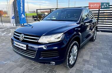 Внедорожник / Кроссовер Volkswagen Touareg 2014 в Ровно