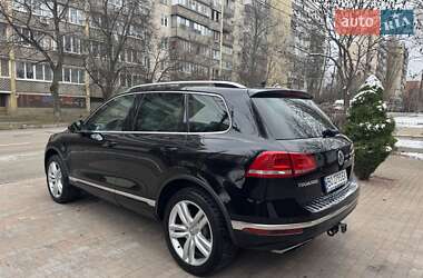 Позашляховик / Кросовер Volkswagen Touareg 2015 в Києві