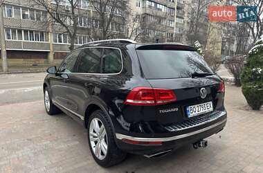 Позашляховик / Кросовер Volkswagen Touareg 2015 в Києві