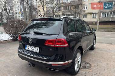 Позашляховик / Кросовер Volkswagen Touareg 2015 в Києві