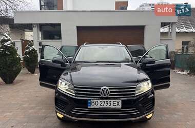 Позашляховик / Кросовер Volkswagen Touareg 2015 в Києві