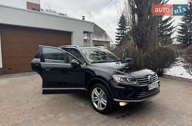 Позашляховик / Кросовер Volkswagen Touareg 2015 в Києві