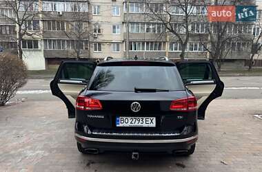 Позашляховик / Кросовер Volkswagen Touareg 2015 в Києві