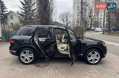 Позашляховик / Кросовер Volkswagen Touareg 2015 в Києві