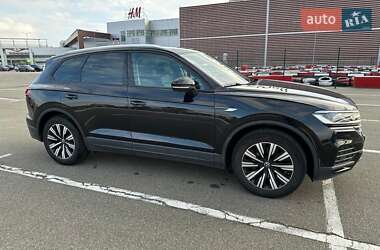 Внедорожник / Кроссовер Volkswagen Touareg 2021 в Киеве