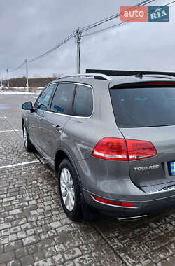 Внедорожник / Кроссовер Volkswagen Touareg 2011 в 