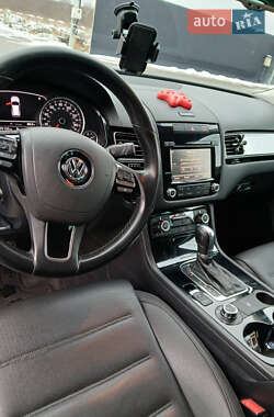 Внедорожник / Кроссовер Volkswagen Touareg 2011 в 