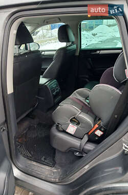 Внедорожник / Кроссовер Volkswagen Touareg 2011 в 