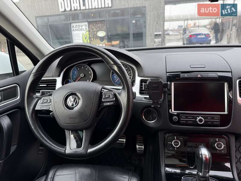 Позашляховик / Кросовер Volkswagen Touareg 2012 в Києві