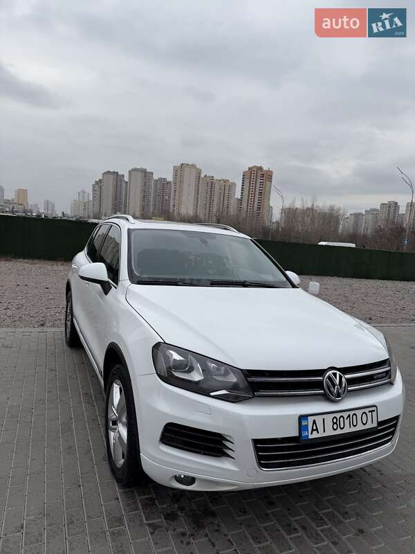 Позашляховик / Кросовер Volkswagen Touareg 2012 в Києві