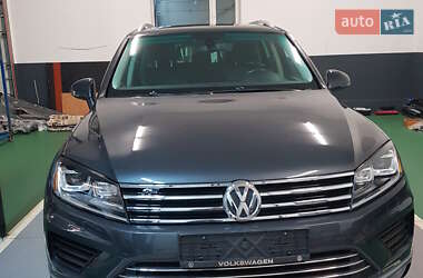 Позашляховик / Кросовер Volkswagen Touareg 2015 в Смілі