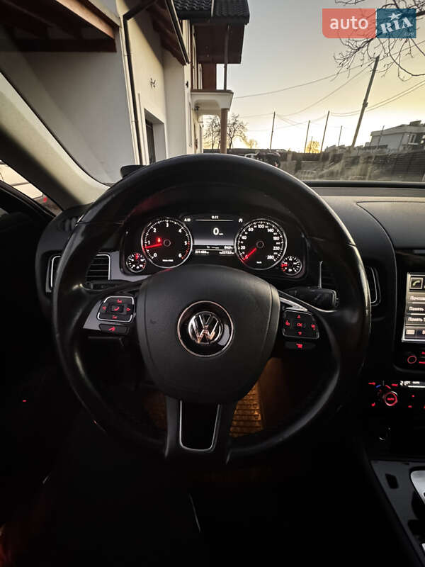 Внедорожник / Кроссовер Volkswagen Touareg 2012 в Тернополе