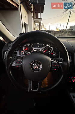 Позашляховик / Кросовер Volkswagen Touareg 2012 в 