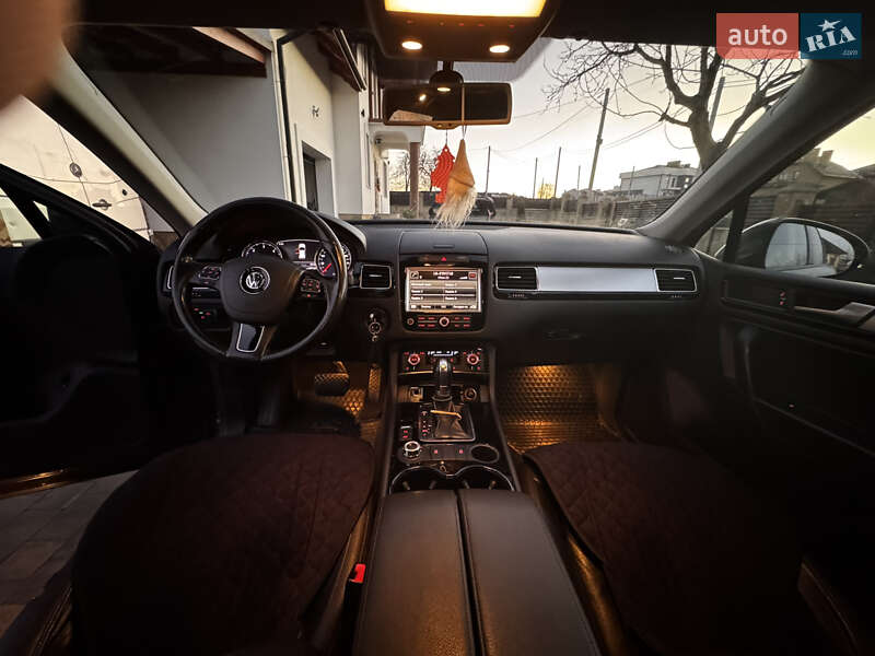 Внедорожник / Кроссовер Volkswagen Touareg 2012 в Тернополе