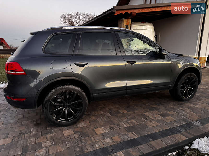 Внедорожник / Кроссовер Volkswagen Touareg 2012 в Тернополе