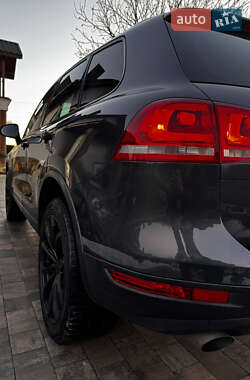 Позашляховик / Кросовер Volkswagen Touareg 2012 в 