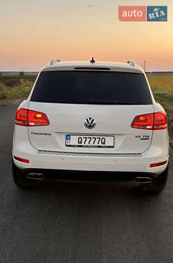 Позашляховик / Кросовер Volkswagen Touareg 2010 в 