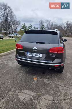 Внедорожник / Кроссовер Volkswagen Touareg 2015 в 