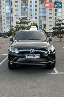 Позашляховик / Кросовер Volkswagen Touareg 2014 в Миколаєві