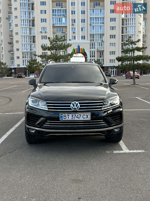 Позашляховик / Кросовер Volkswagen Touareg 2014 в Миколаєві