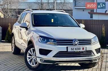 Позашляховик / Кросовер Volkswagen Touareg 2016 в Стрию