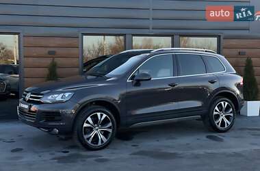 Позашляховик / Кросовер Volkswagen Touareg 2011 в Рівному