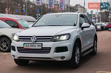 Внедорожник / Кроссовер Volkswagen Touareg 2013 в Киеве