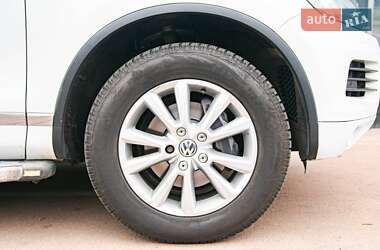 Внедорожник / Кроссовер Volkswagen Touareg 2013 в Киеве