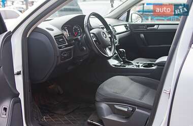 Внедорожник / Кроссовер Volkswagen Touareg 2013 в Киеве