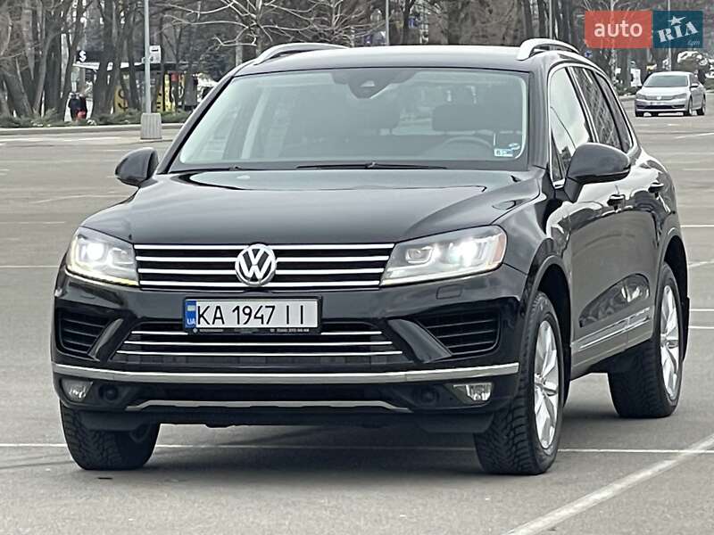 Внедорожник / Кроссовер Volkswagen Touareg 2016 в Киеве