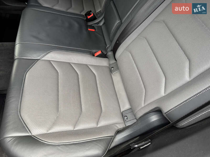 Внедорожник / Кроссовер Volkswagen Touareg 2019 в Александрие