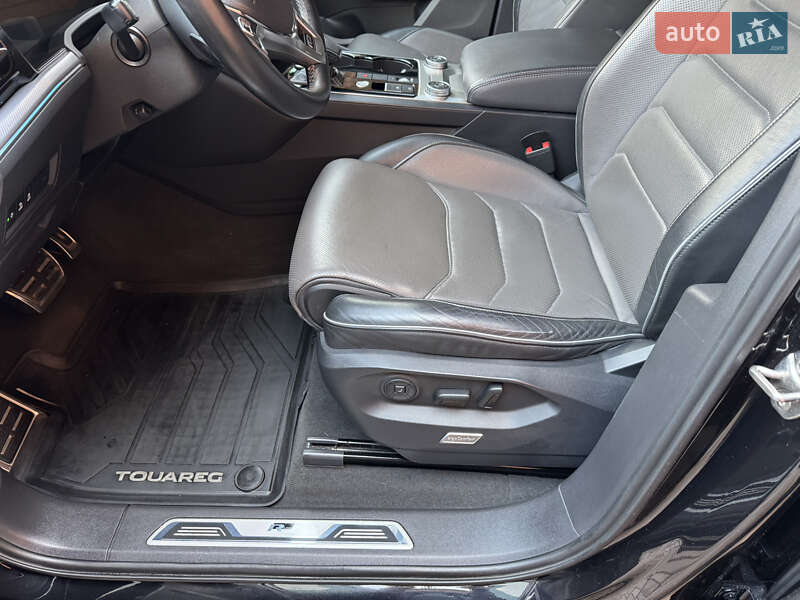 Внедорожник / Кроссовер Volkswagen Touareg 2019 в Александрие