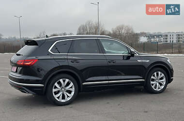 Позашляховик / Кросовер Volkswagen Touareg 2019 в Рівному