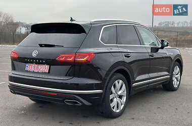 Позашляховик / Кросовер Volkswagen Touareg 2019 в Рівному