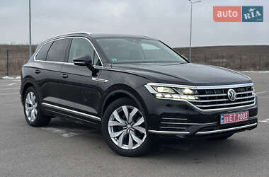 Позашляховик / Кросовер Volkswagen Touareg 2019 в Рівному