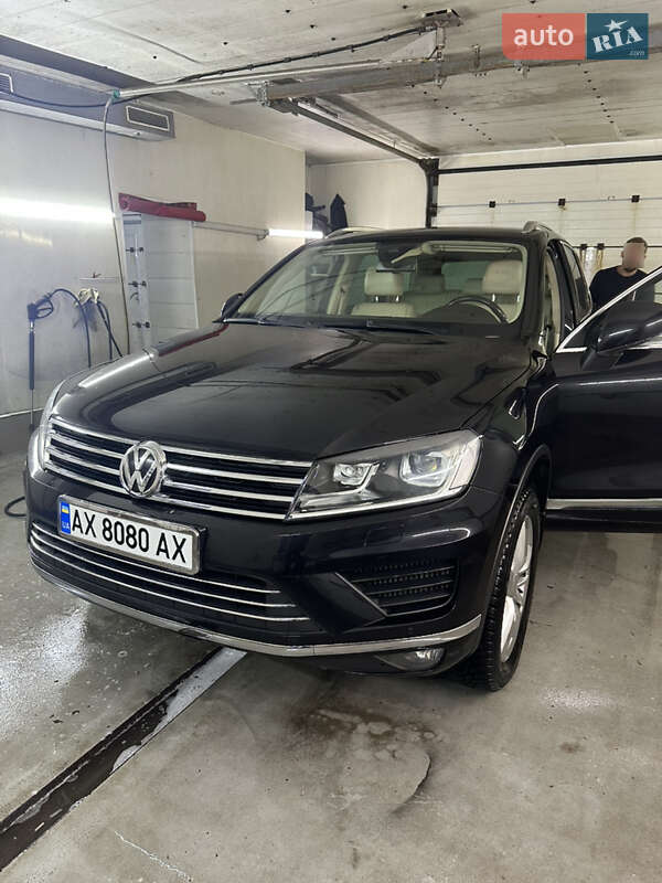 Внедорожник / Кроссовер Volkswagen Touareg 2015 в Харькове