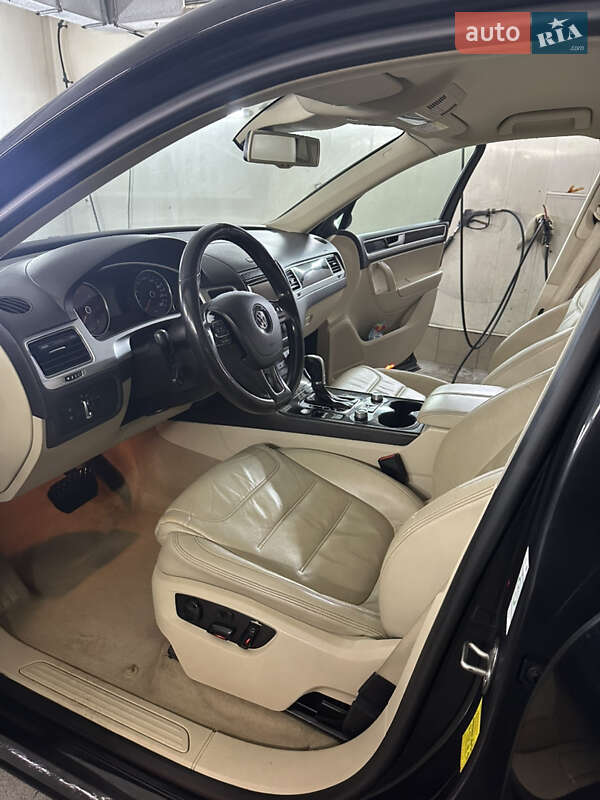 Внедорожник / Кроссовер Volkswagen Touareg 2015 в Харькове