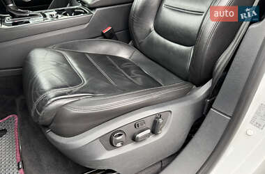 Внедорожник / Кроссовер Volkswagen Touareg 2014 в 