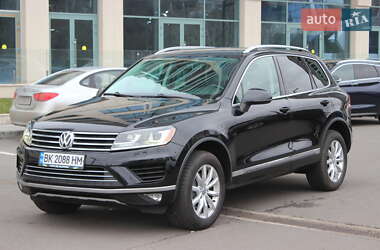 Внедорожник / Кроссовер Volkswagen Touareg 2015 в 