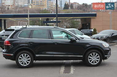 Внедорожник / Кроссовер Volkswagen Touareg 2015 в 