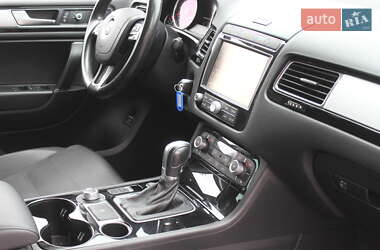 Внедорожник / Кроссовер Volkswagen Touareg 2015 в 
