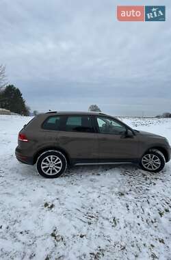 Внедорожник / Кроссовер Volkswagen Touareg 2013 в 
