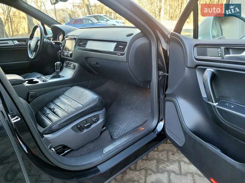 Внедорожник / Кроссовер Volkswagen Touareg 2013 в Хмельницком